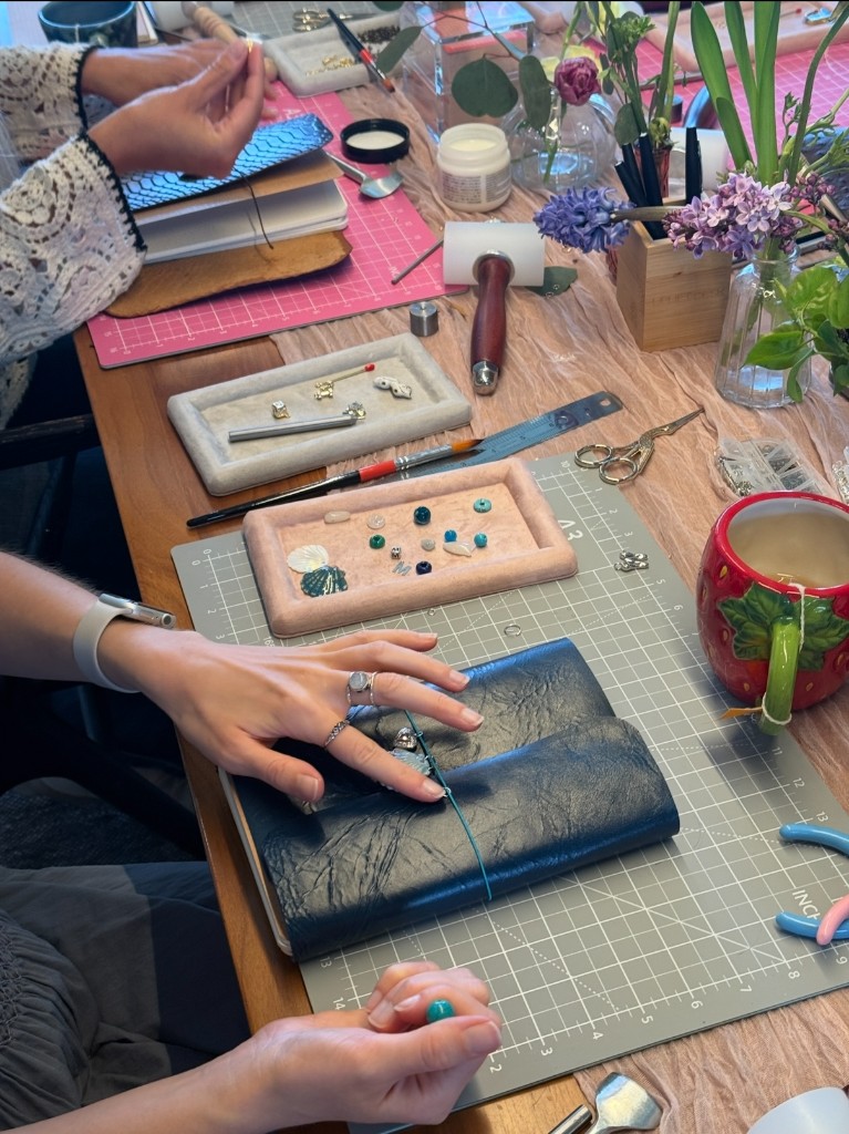 Stitching leather journal